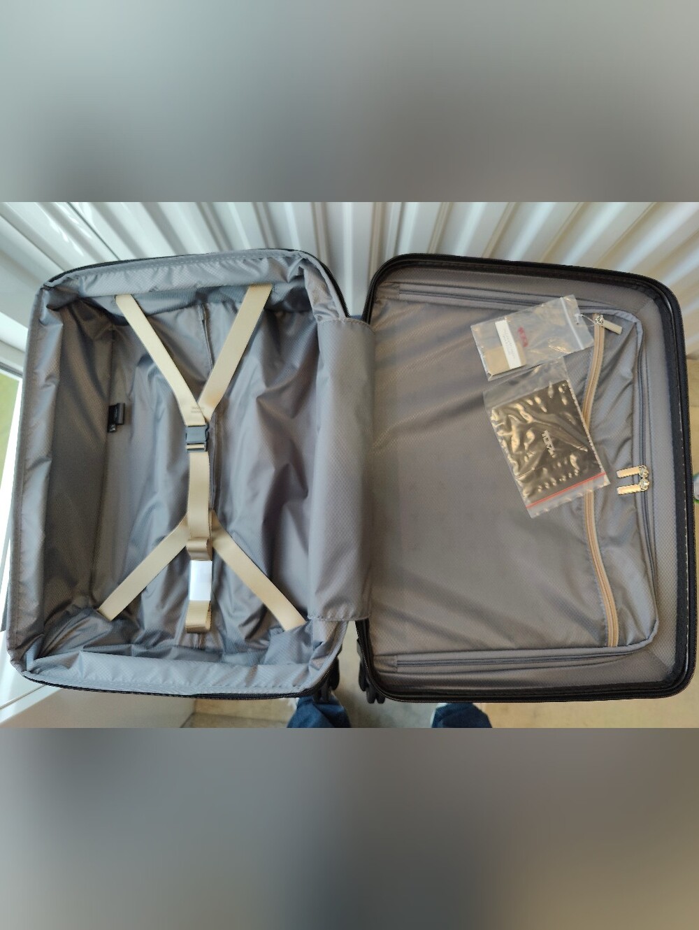 ✨NWT Tumi V4 Continental Expandable 4 Wheeled Spinner Carry-On (Sand) 22" - Picture 9 of 16